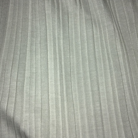 White pleated skirt - Picture 2 of 5